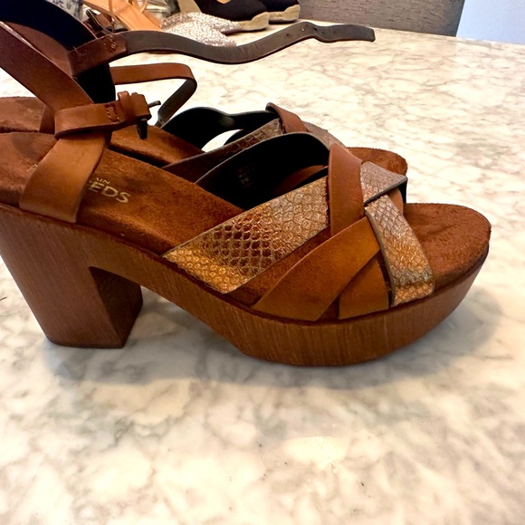 Sandals - Picture 2 of 2